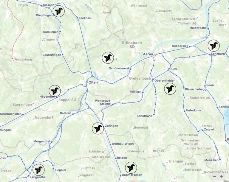 Sichtbare Klemmen und Kabel eines Prüfgeräts für elektrische Sicherheiten.